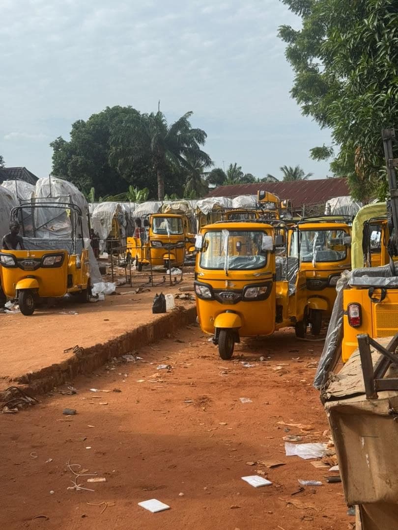 Commercial tricycle fleet at the Lucknos yard